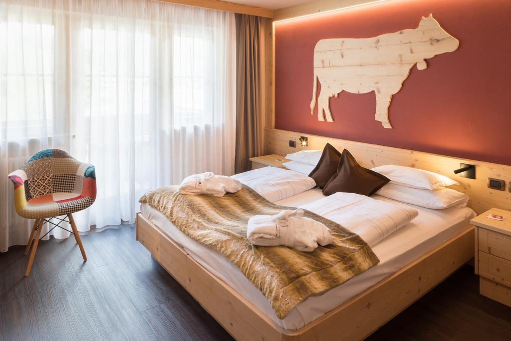 Hotel Somont เซลวาดีวัลการ์เดนา ภายนอก รูปภาพ