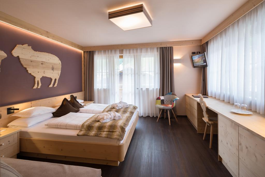 Hotel Somont เซลวาดีวัลการ์เดนา ภายนอก รูปภาพ